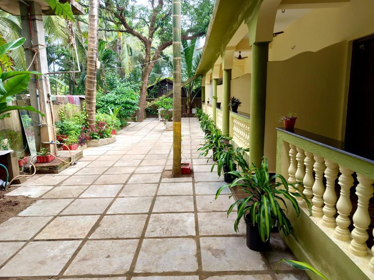 One Love Guest House Morjim Dış mekan fotoğraf